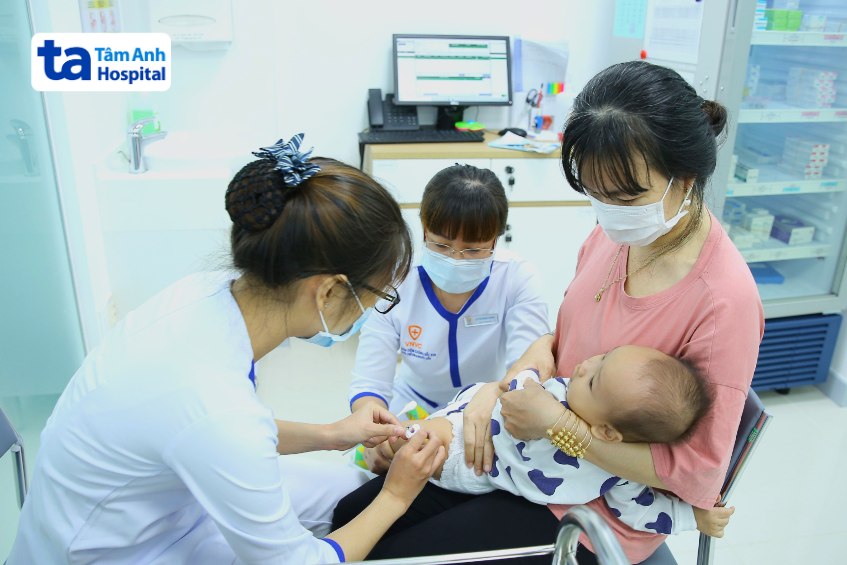 vnvc tiêm vắc xin 6 trong 1 cho trẻ