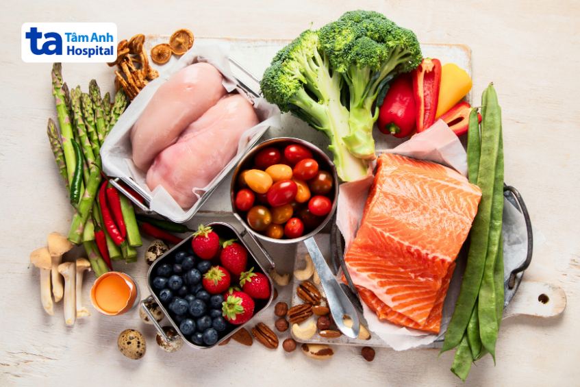 ăn uống đầy đủ dinh dưỡng trước khi tiêm vaccine