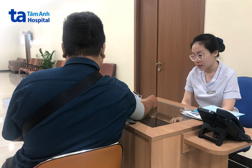 Anh D. đang được kiểm tra các chỉ số sức khỏe tại Bệnh viện Tâm Anh