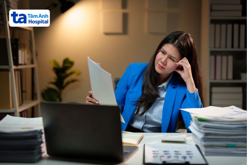 áp lực công việc khiến căng thẳng khó ngủ