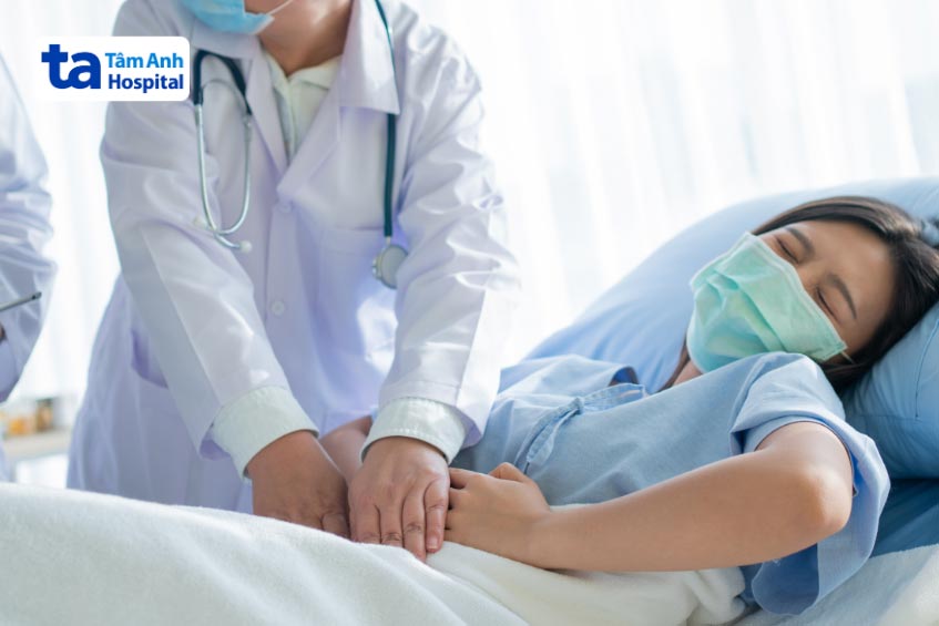 bác sĩ điều trị viêm hạch mạc treo