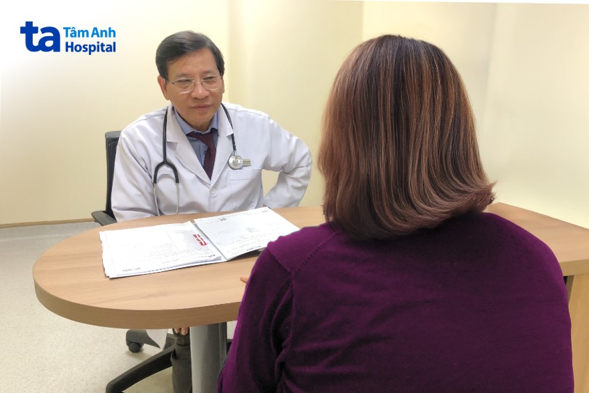 bác sĩ hoàng tư vấn liệu trình mỗi tháng