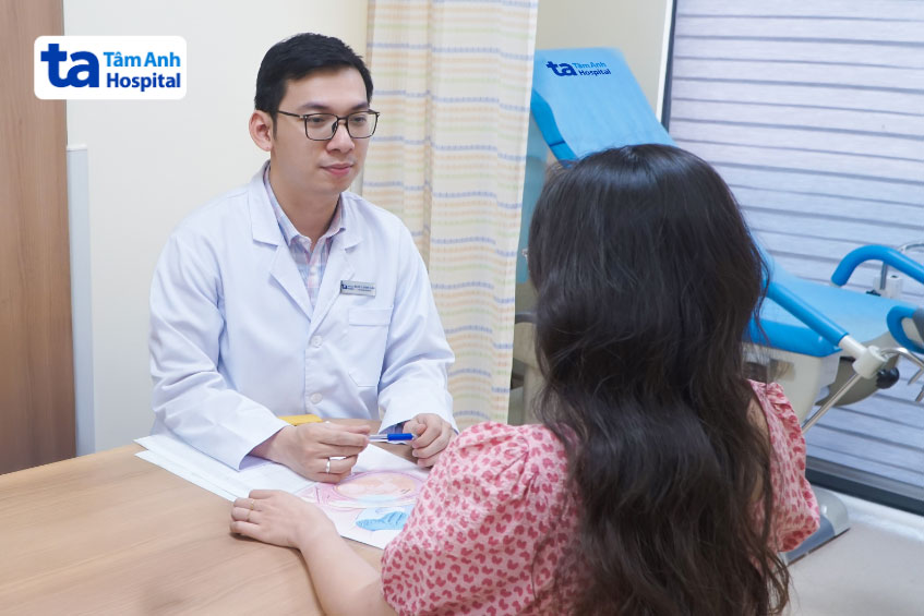bác sĩ hưng tư vấn cho thai phụ