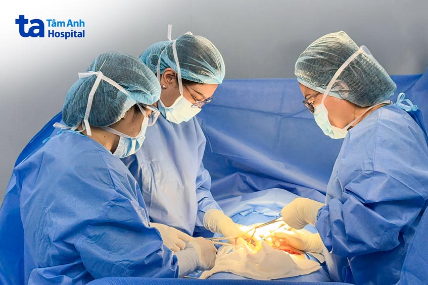 bác sĩ quý khoa và ê kíp