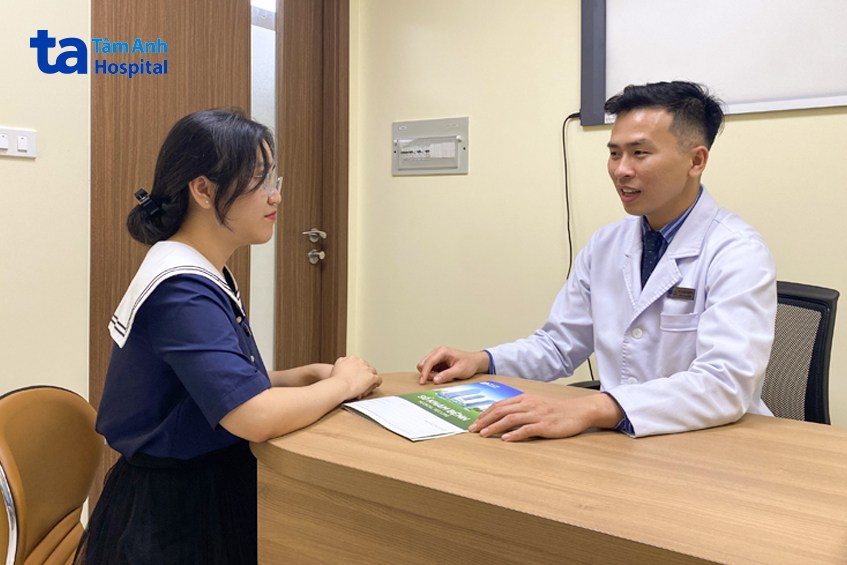 bác sĩ ung bướu khám tư vấn ung thư phổi tế bào nhỏ