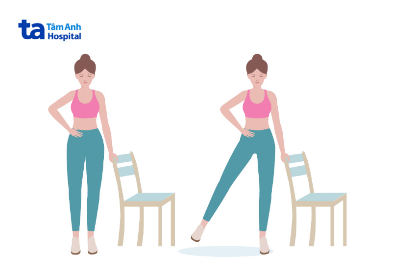 Bài tập đứng dạng chân với ghế