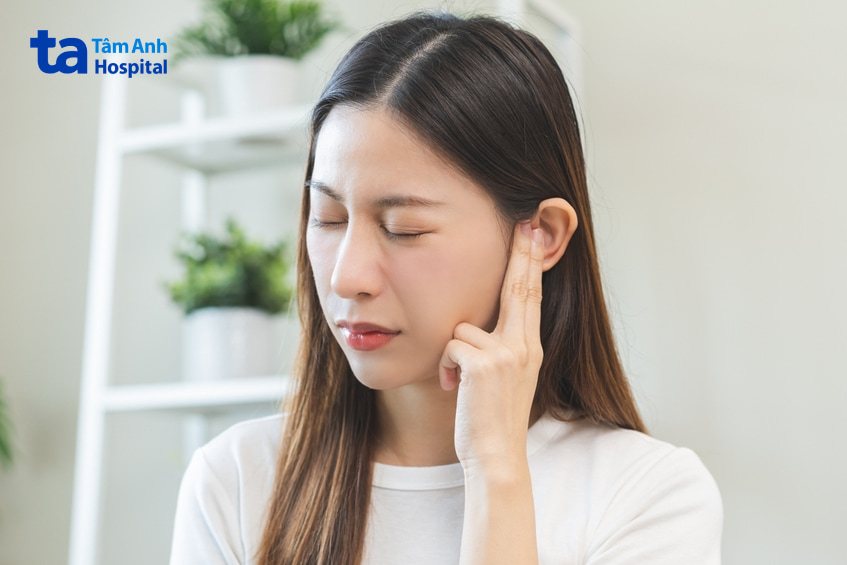 Bị điếc một bên tai có chữa được không