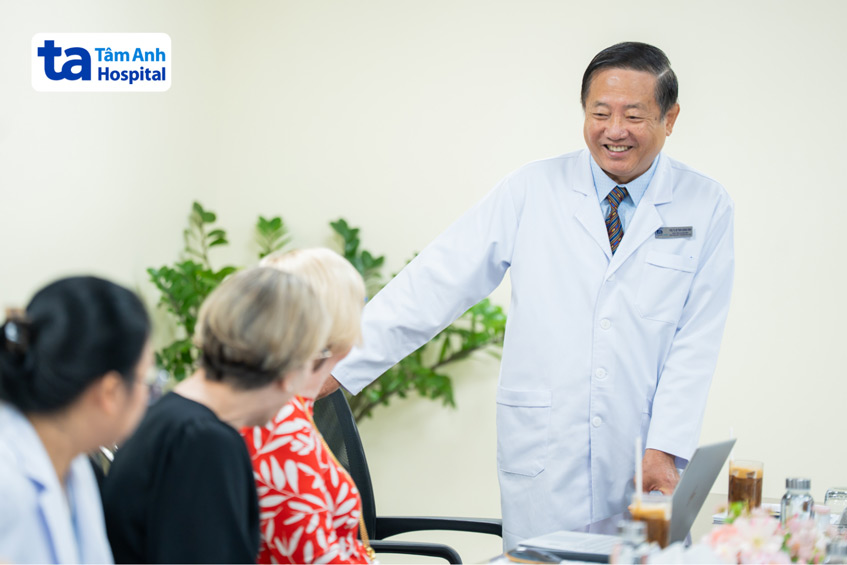 TTƯT.PGS.TS.BS Trần Quang Bính, Giám đốc chuyên môn, Giám đốc Trung tâm đào tạo & Nghiên cứu khoa học, Bệnh viện Đa khoa Tâm Anh TP.HCM khai mạc sự kiện thẩm định RTAC