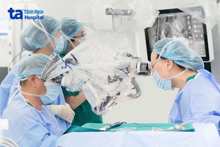 ca mổ điện cực ốc tai