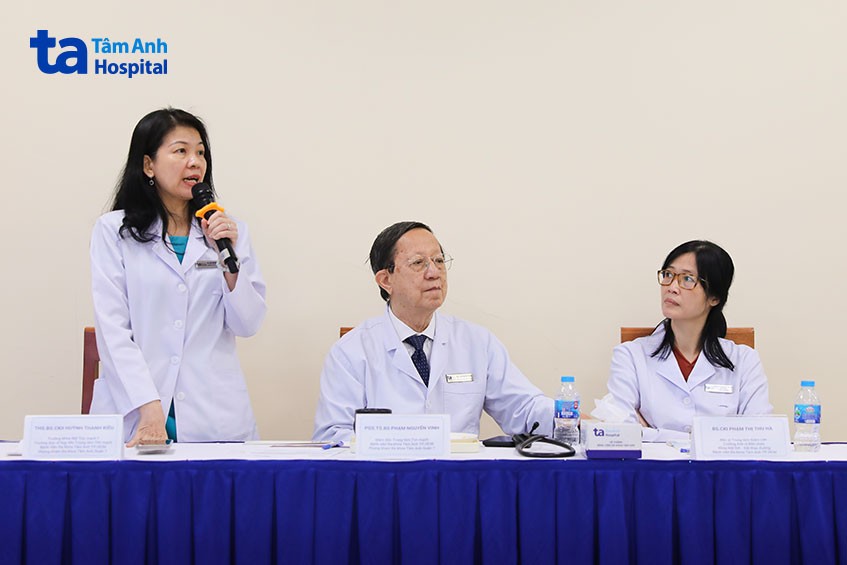 các bác sĩ tham dự tại hội thảo