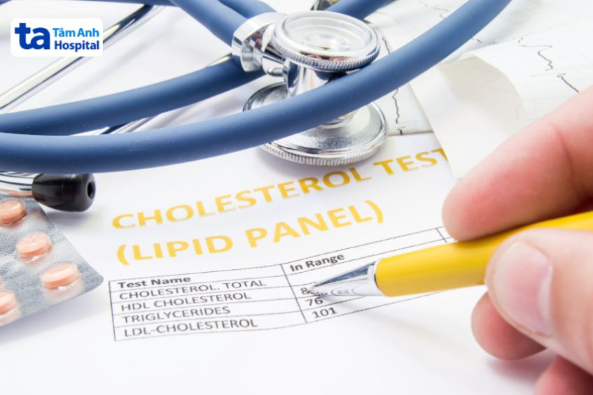 Các xét nghiệm lipid máu, đo nồng độ LDL, HDL và cholesterol toàn phần nên được thực hiện định kỳ.