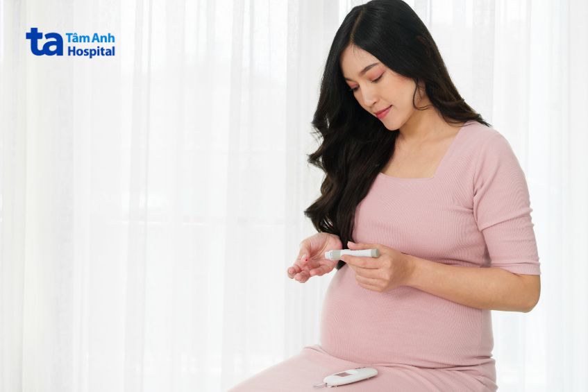 Mẹ bầu bị đái tháo đường trước và trong khi mang thai cần kiểm soát bệnh tốt để ngừa tình trạng đa ối