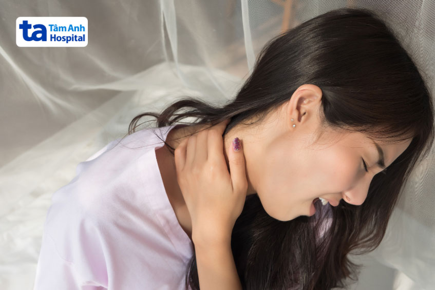 Căng cơ gây đau cổ vai gáy và đau đầu