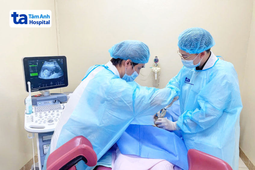 chọc ối giúp phát hiện sớm bệnh