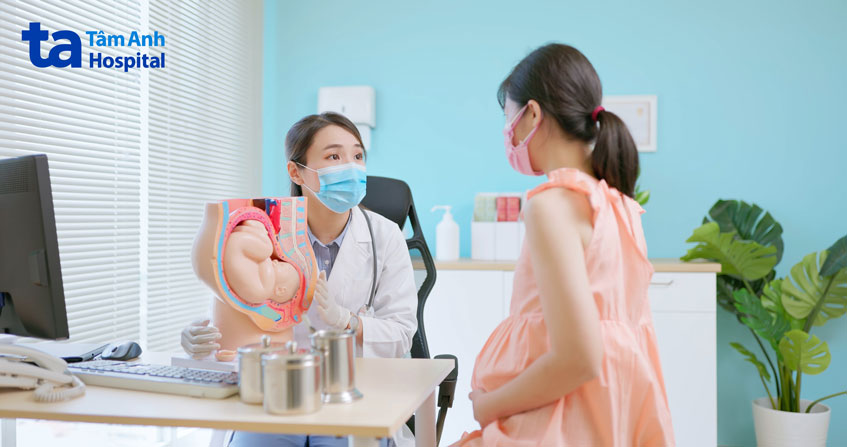 có thể xảy ra khi trẻ vẫn còn trong bụng mẹ