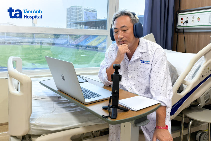 Đạo diễn Nguyễn Quang Dũng trở lại với công việc sau một ngày được can thiệp cấp cứu nhồi máu cơ tim