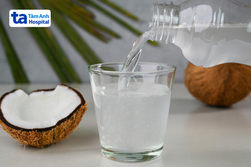đau dạ dày đầy bụng nên ăn uống nước dừa tươi