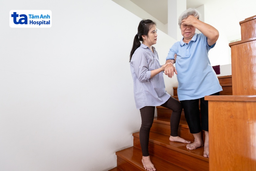 dấu hiệu đau đầu đột quỵ