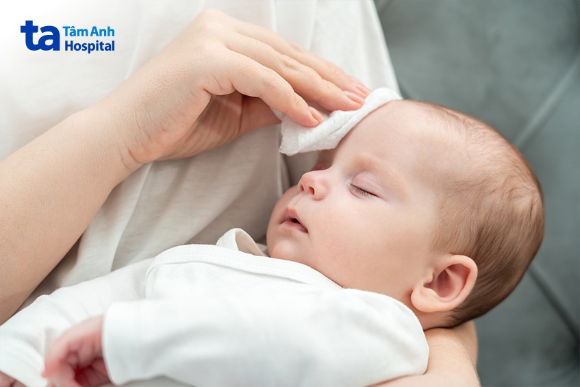 dấu hiệu trẻ sơ sinh bị sốt điển hình
