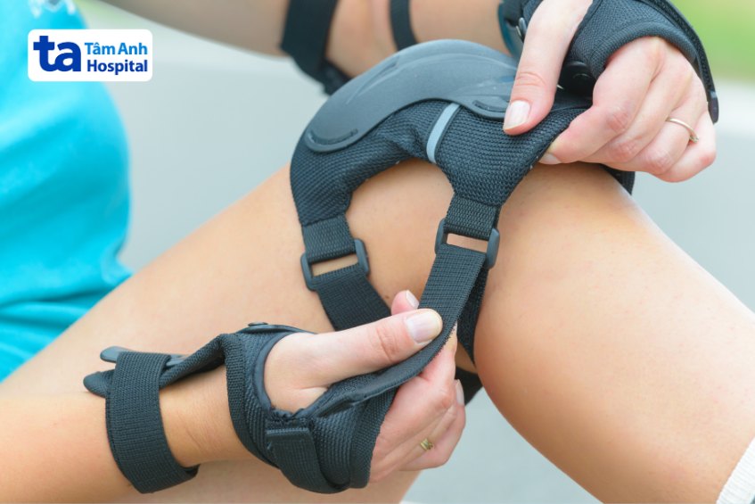 đeo bảo hộ khi chơi thể thao tránh chấn thương