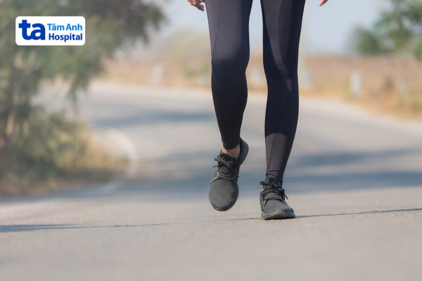 Đi bộ giúp cải thiện viêm khớp gối