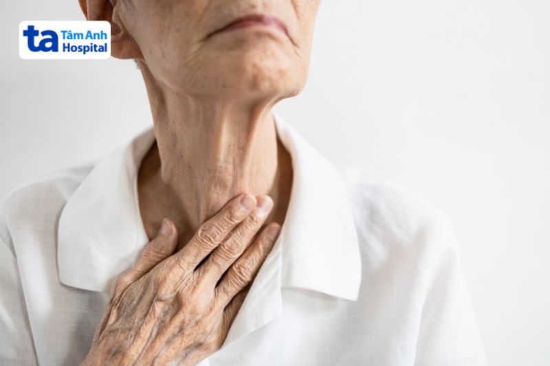 đau cổ khi bị bạch hầu