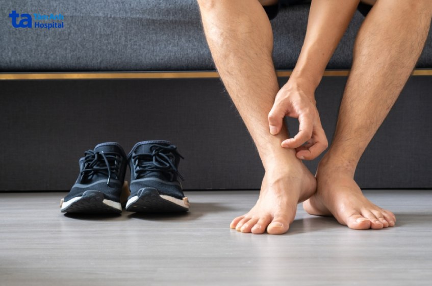 gãi hoặc chà xát lên vết thương có thể khiến tình trạng bệnh thêm trầm trọng hơn