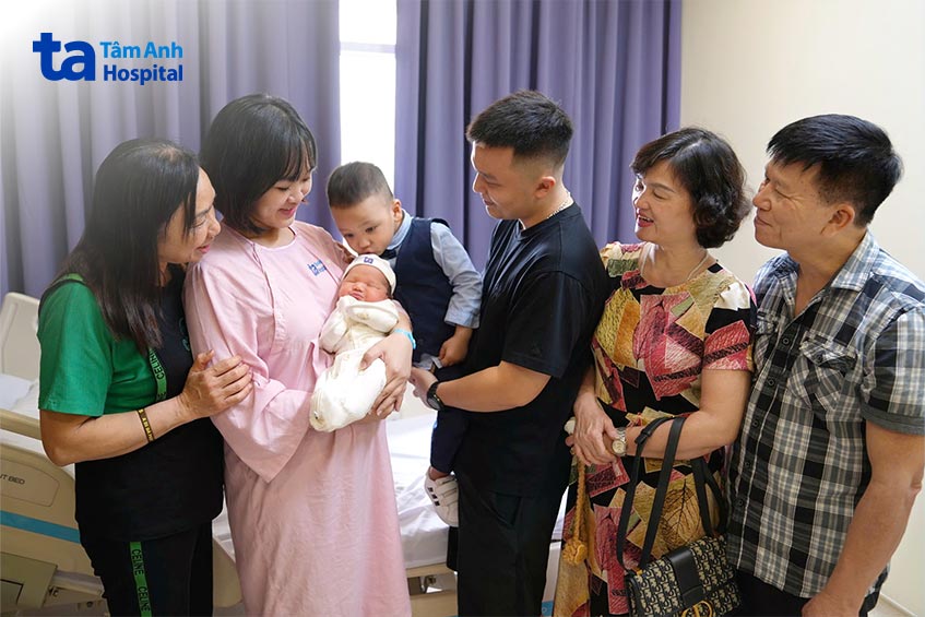 Gia đình chị Trang, anh Nghĩa hạnh phúc khi đón thêm thành viên mới