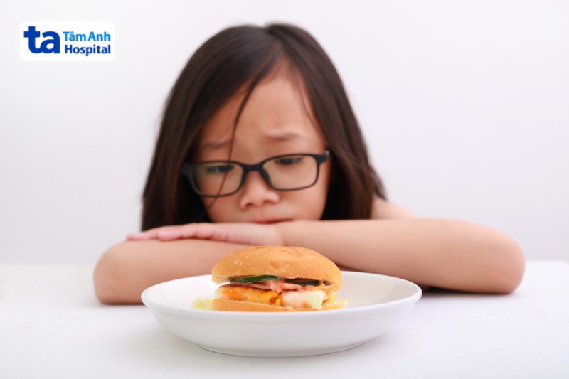 trẻ nhiễm giun tóc chậm phát triển
