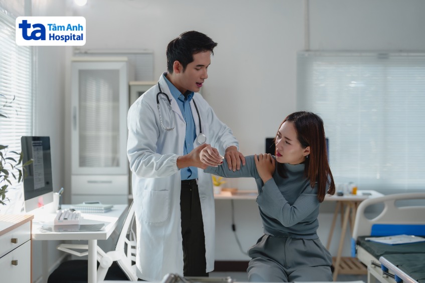 khám đau vai sau đột quỵ