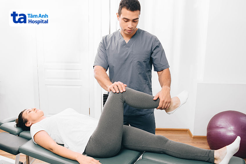 Luyện các bài tập cho khớp háng