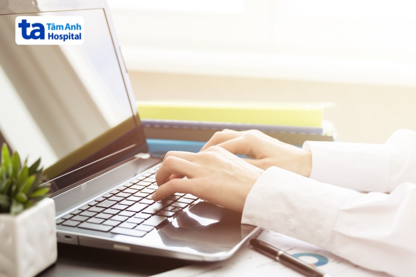 máy cần được kết nối với máy tính