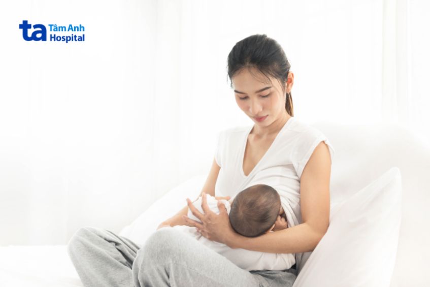 Sau sinh mổ khi nào có kinh nguyệt phụ thuộc phần lớn vào việc mẹ có cho con bú trực tiếp hay không