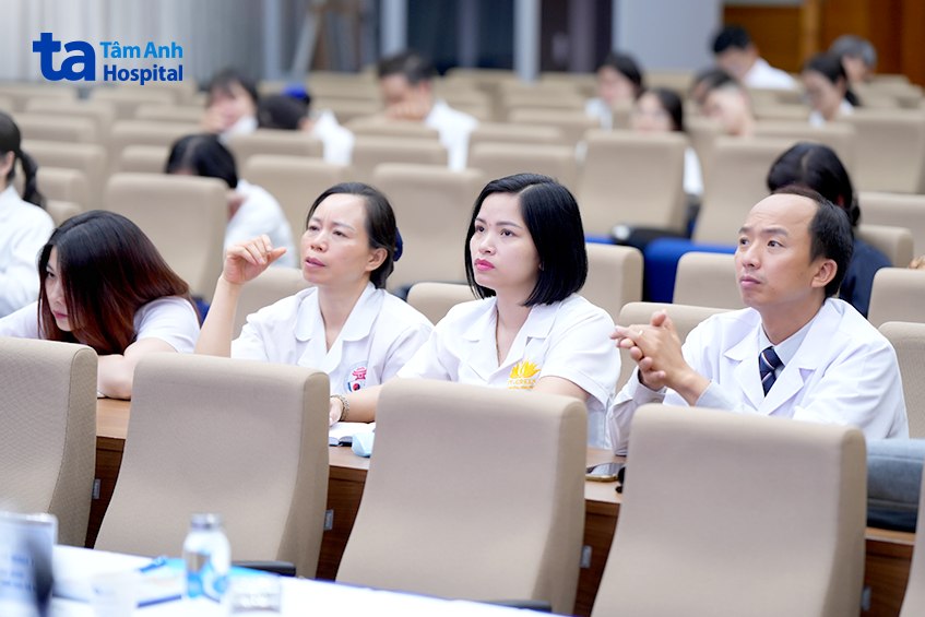 một số chuyên gia tại hội thảo loãng xương