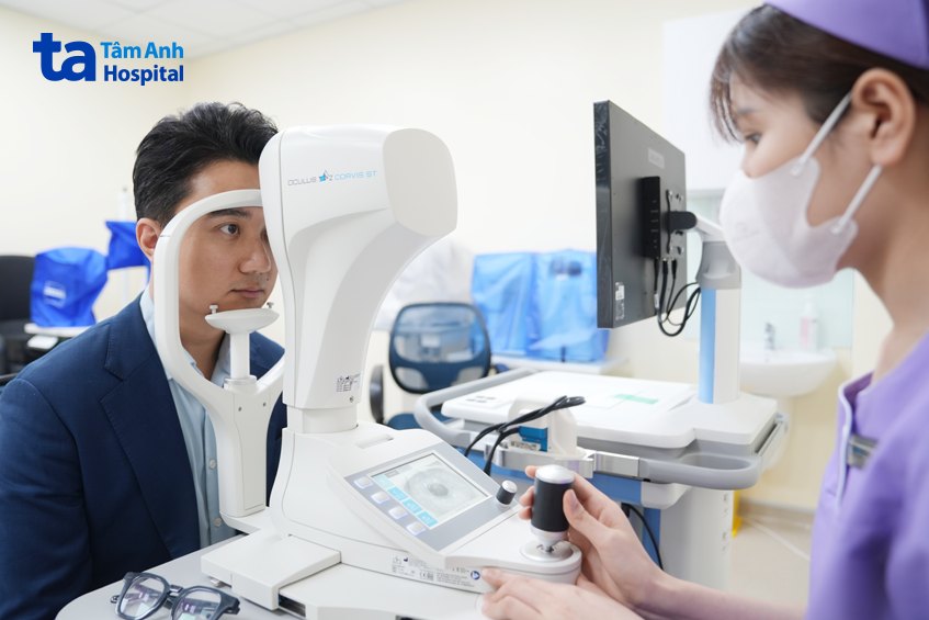 người bệnh nên khám mắt thường xuyên
