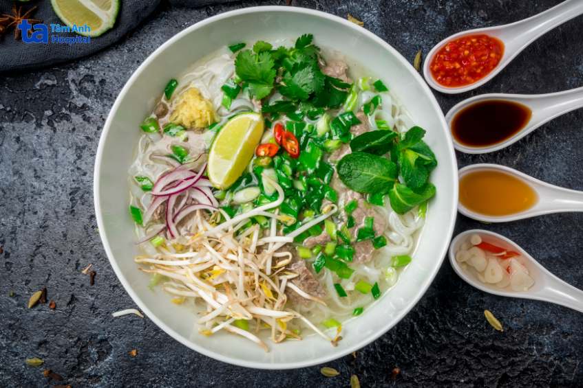 người mắc tiểu đường nên ăn thịt nạc, ít bánh phở