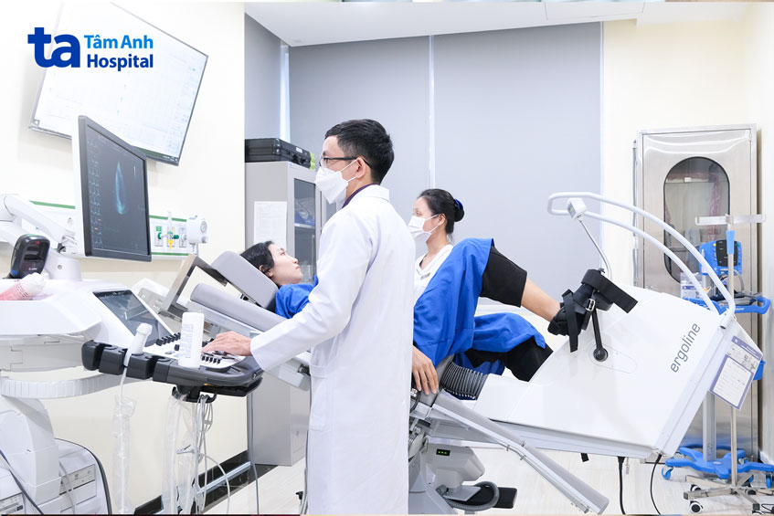 Người trẻ siêu âm tim gắng sức tầm soát bệnh tim mạch tại Phòng khám Đa khoa Tâm Anh Quận 7, TP.HCM