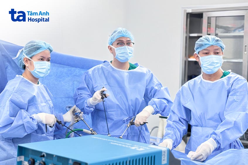 phẫu thuật gắp vòng tránh thai cho chị nga