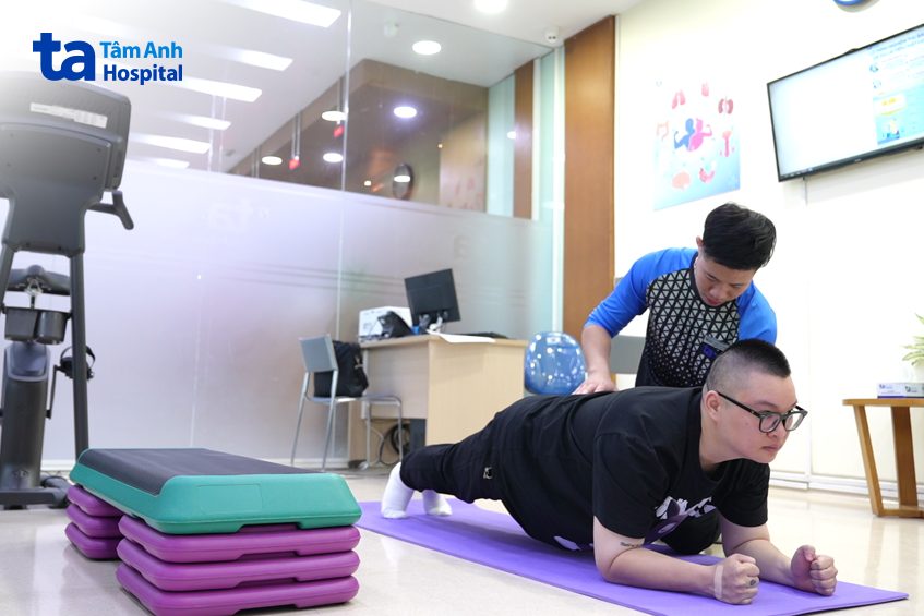 plank hỗ trợ đốt mỡ toàn thân