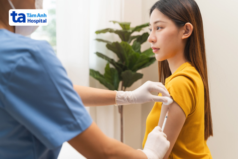 sinh con rồi có tiêm hpv được không