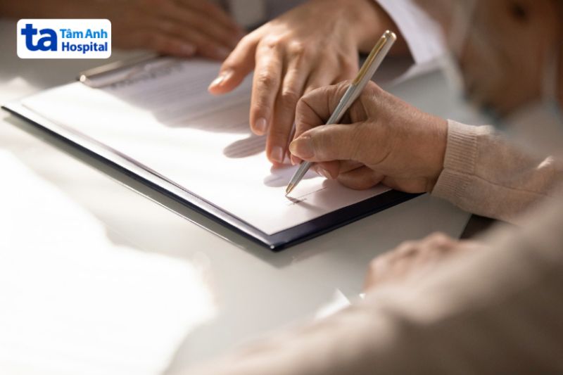 suy giảm hệ miễn dịch mắc phải nên thăm khám định kỳ