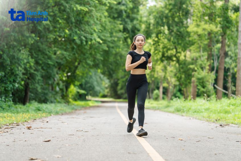 tập đi bộ nhanh trước khi chạy