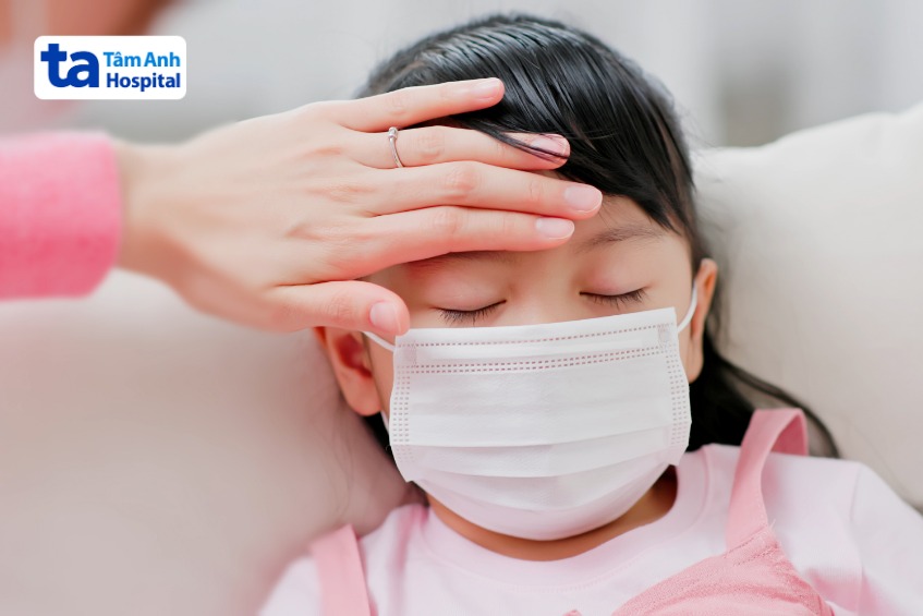 tay chân miệng có triệu chứng sốt ở giai đoạn khởi phát