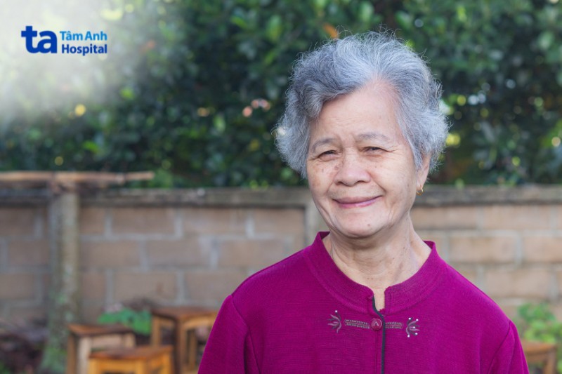 sau tuổi 50 đễ xuất hiện đốm nâu