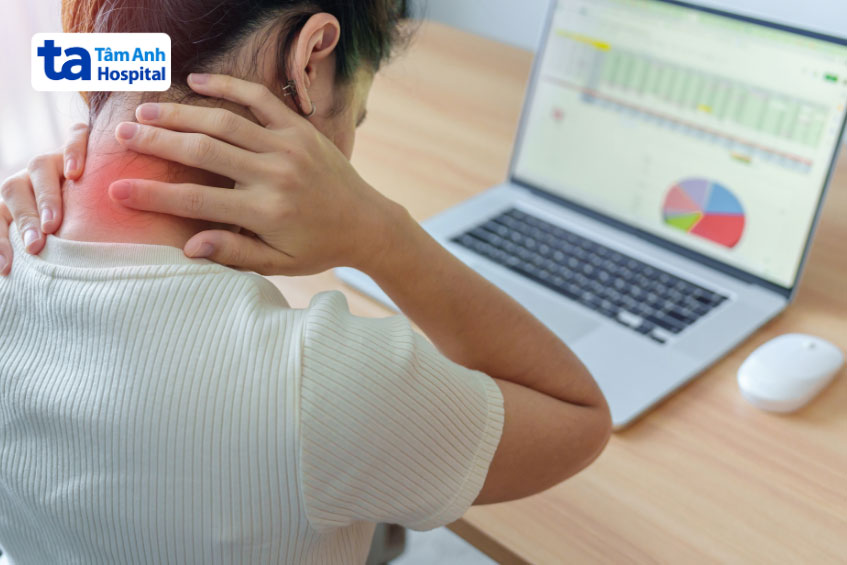 Thoái hóa đốt sống cổ gây đau cổ vai gáy bên trái