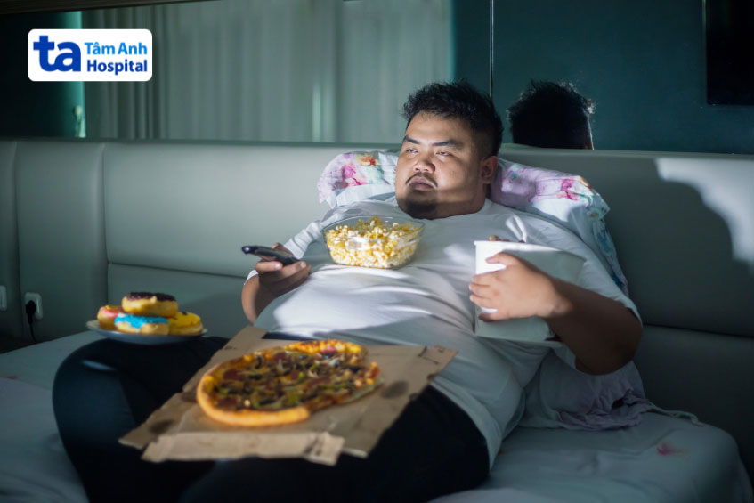 thức khuya và ăn uống không lành mạnh