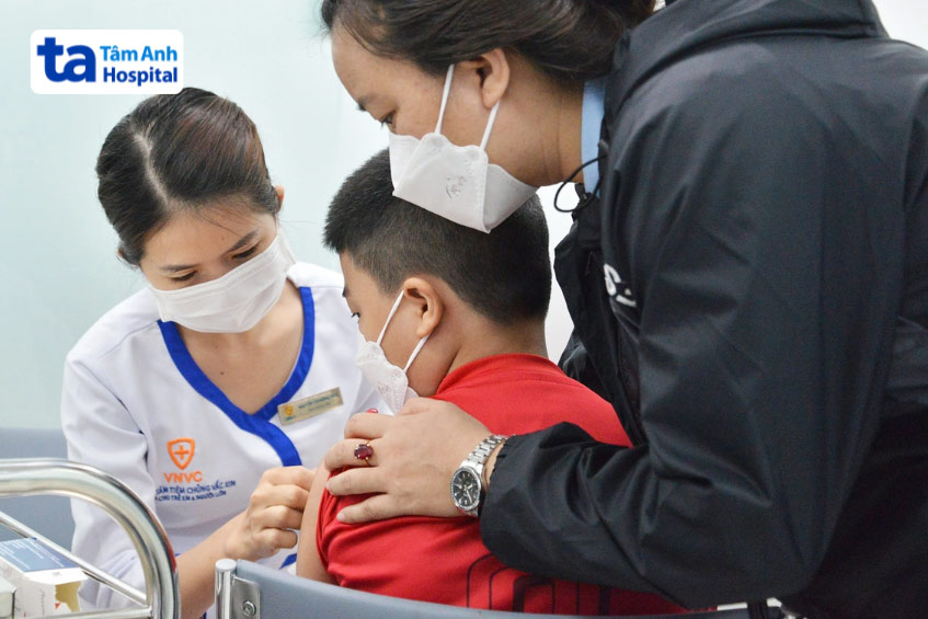 tiêm phế cầu rồi trẻ có bị viêm phổi không