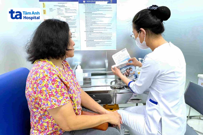 tiêm phòng phế cầu cho người lớn