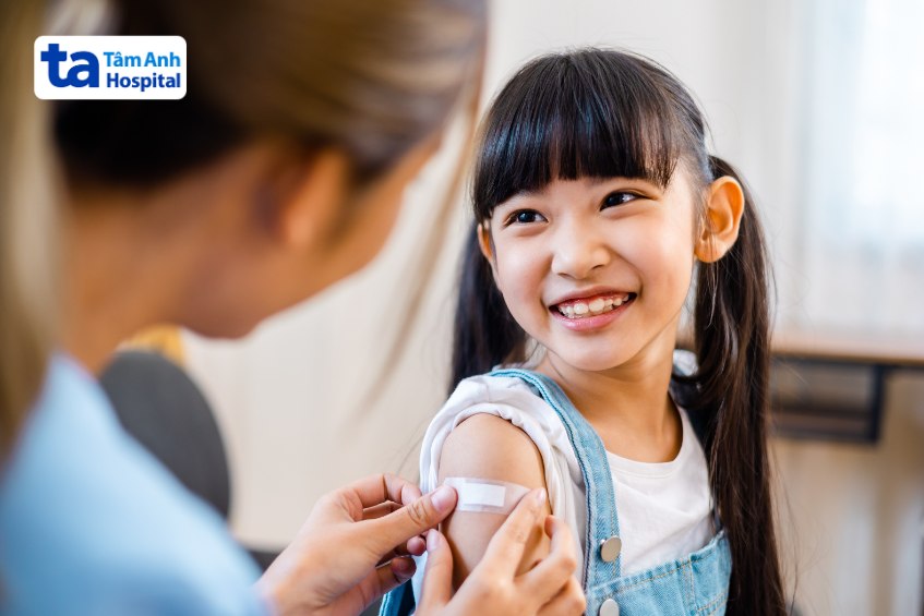 tiêm phòng vắc xin phòng bệnh tay chân miệng