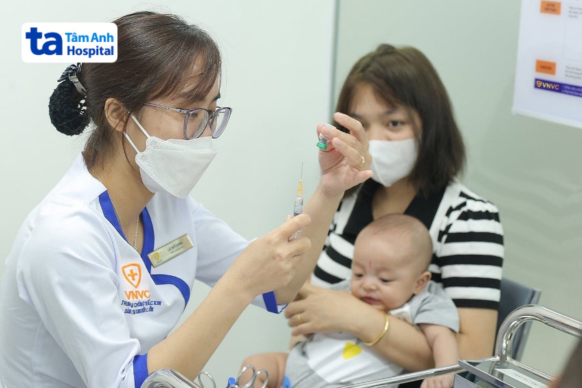 tiêm vắc xin 6 trong 1 cho trẻ